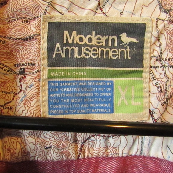 Modern Amusement Red Casual Button Down Shirt with Blue Pocket - Picture 2 of 3